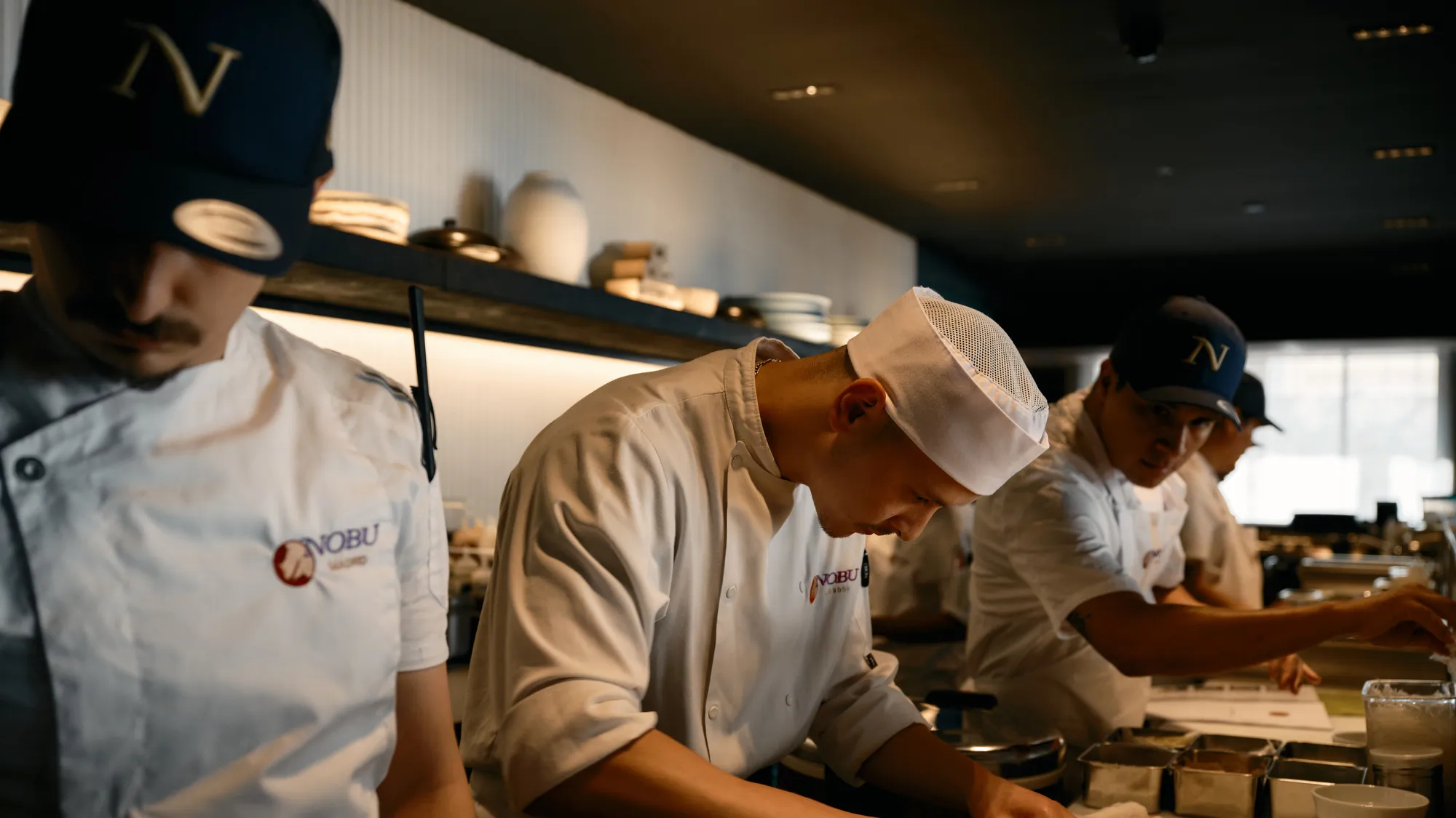 Cocineros de Nobu Hotel Madrid, fotografía de Jose Salto publicada en Condé Nast Traveler